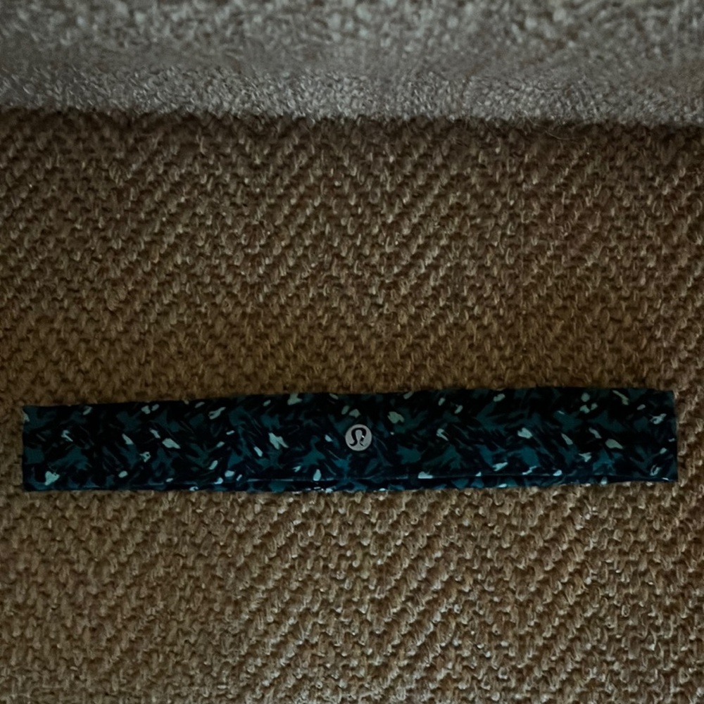 lululemon Fly Away Black green leaf floral Headband